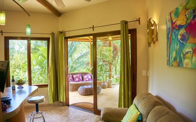 Manoas Luxury Camping and Villa Rentals