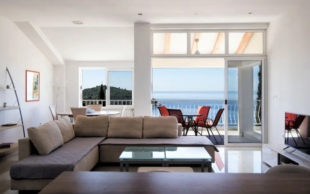 Zenith Apartment by DuHomes