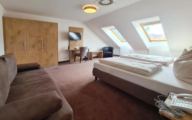 Hotel am Hachinger Bach by Blattl