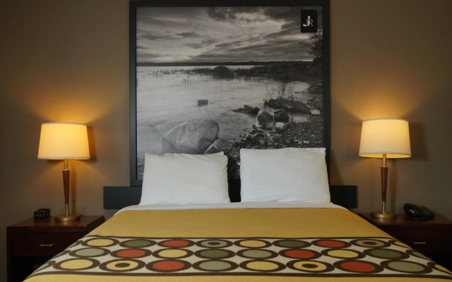 Jolly Roger Inn & Resort