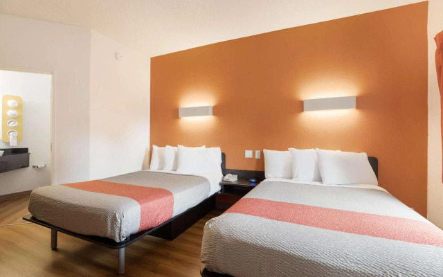 Motel 6 Orlando, FL - International Dr