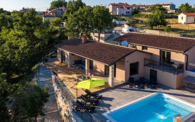 Villa Gloria Comfortable Holiday Residence