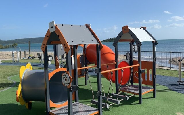 DAYDREAM Spcaious & Comfortable with Water Views