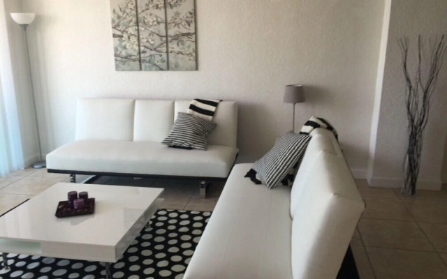 Beach Apartments Hollywood