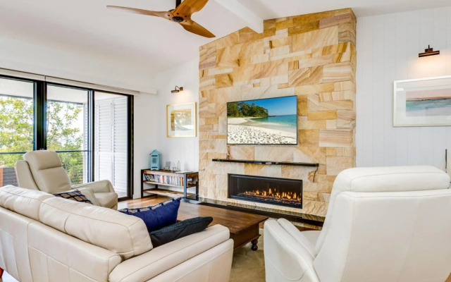 Kickenbach at Hyams Beach 4pm Check Out Sundays – Guest Rooms – Hyams Beach