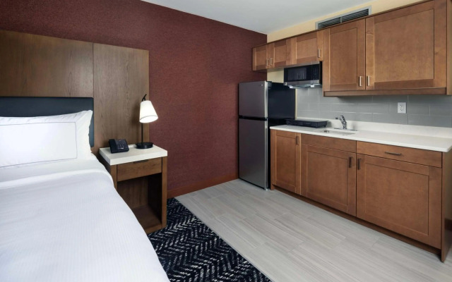 DoubleTree by Hilton Manhattan, KS