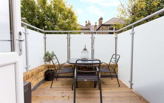 Bright And Stylish 1 Bedroom Flat With Terrace
