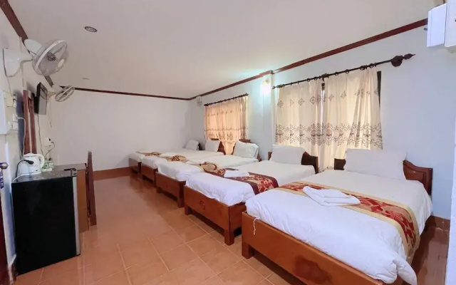 Vangvieng Sisavang Mountain View Hotel
