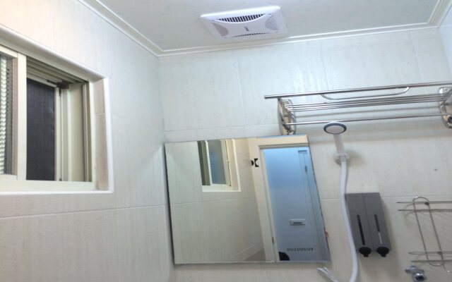 Big Bear Hostel