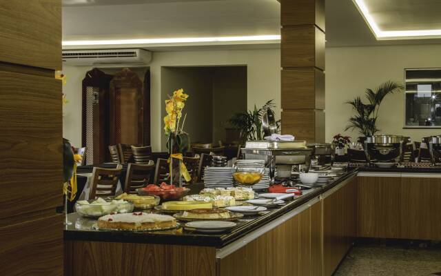 Colonial Plaza Hotel