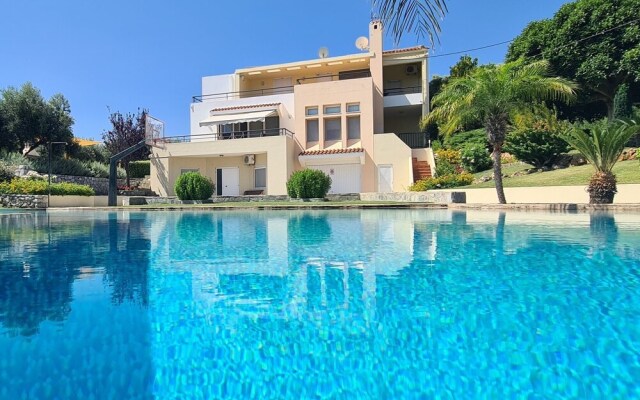 Family Friendly Villa With Private 80sqm Pool, Childrens Area & Shaded BBQ Area