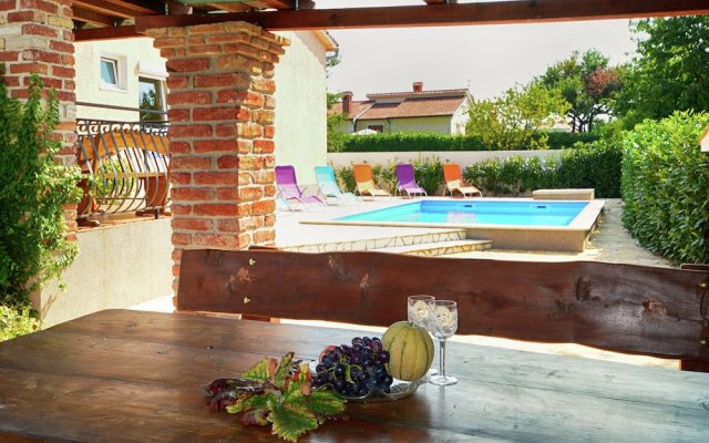 Apartment for up to 5 Persons Near Porec With Shared Pool