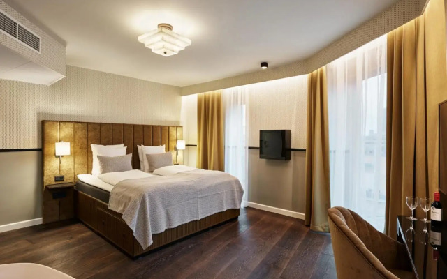 WIDE Hotel
