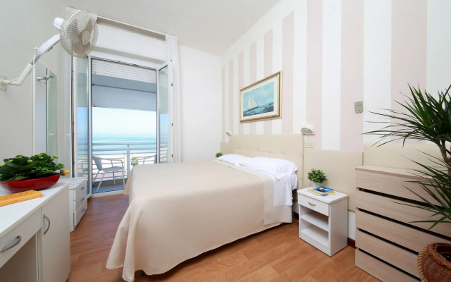 Hotel Lungomare Cattolica