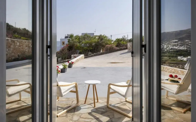 Parikia s Sunlight 2bedroom House
