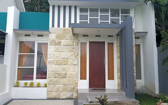 Ken's Villa 8