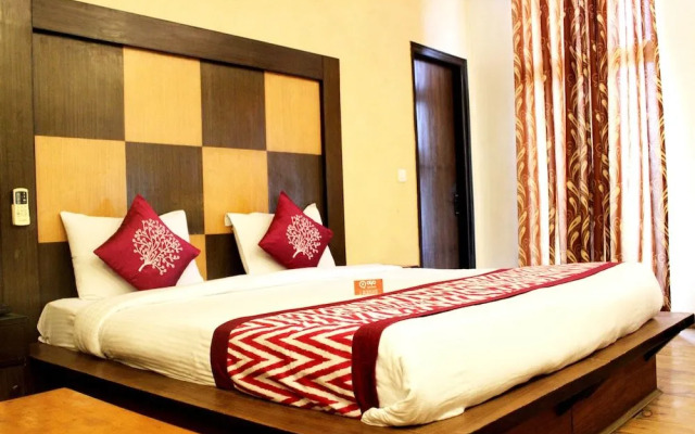 OYO 305 Hotel Rajdeep Palace