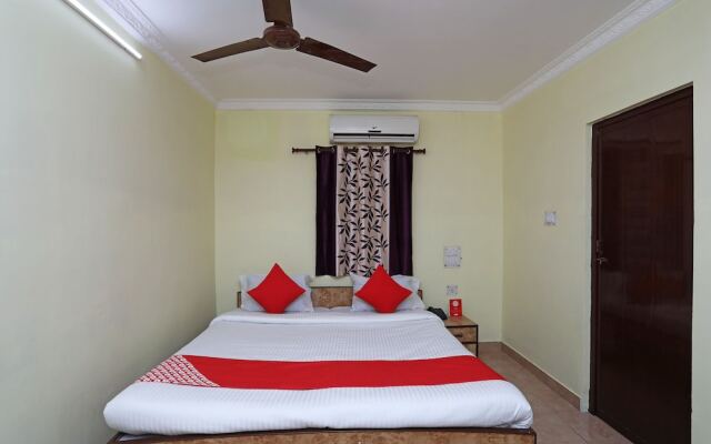Oyo 28355 Hotel Raj Mahal