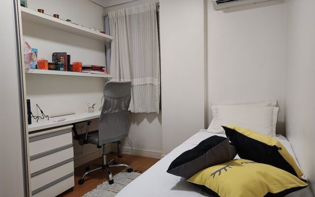 Hostel for One: quarto e banheiro privativos