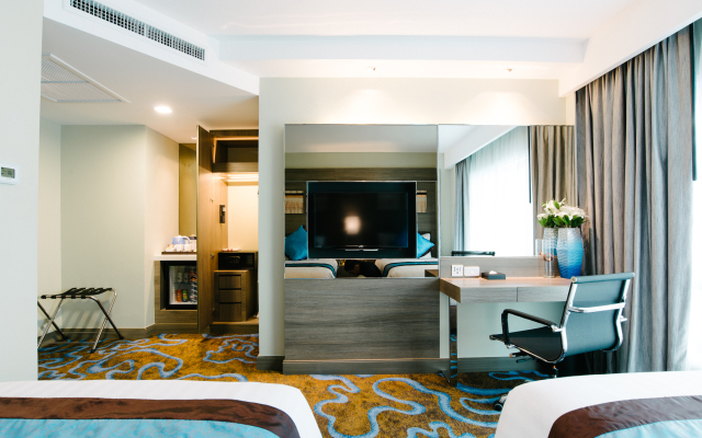 Отель Citrus Sukhumvit 11 by Compass Hospitality