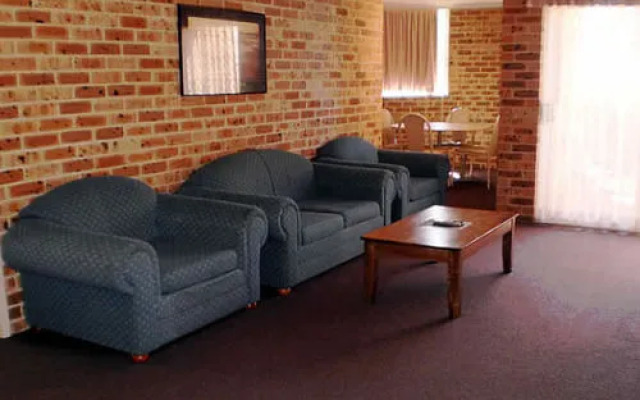 Lake Haven Motor Inn & Palms Restaurant