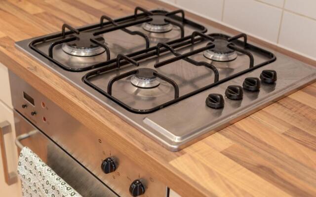 The Edmonstone's Close Residence