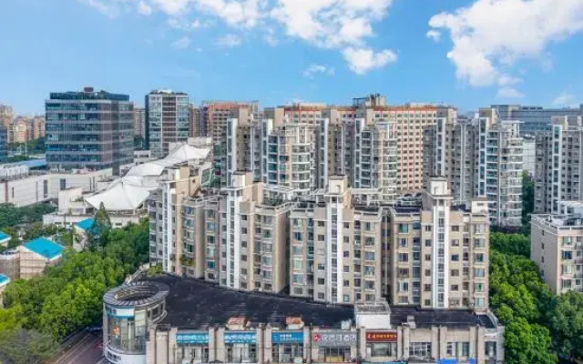 Ruisite Hotel (Shanghai Lianhua Road Subway Station Fudan Pediatric Hospital Branch)