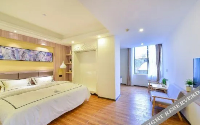 Yingxue Light Luxury Hotel