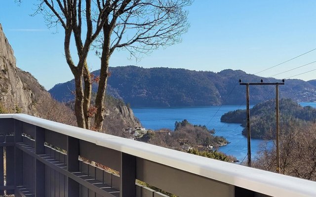 Nice Home in Lyngdal With Wifi and 4 Bedrooms