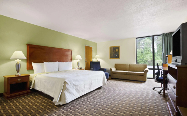 Days Inn Fayetteville-South/I-95 Exit 49