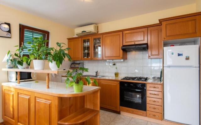 Apartments Sugor-70m from sea