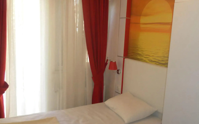 Hotel La White
