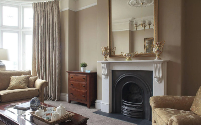 2 Crescent Gardens
