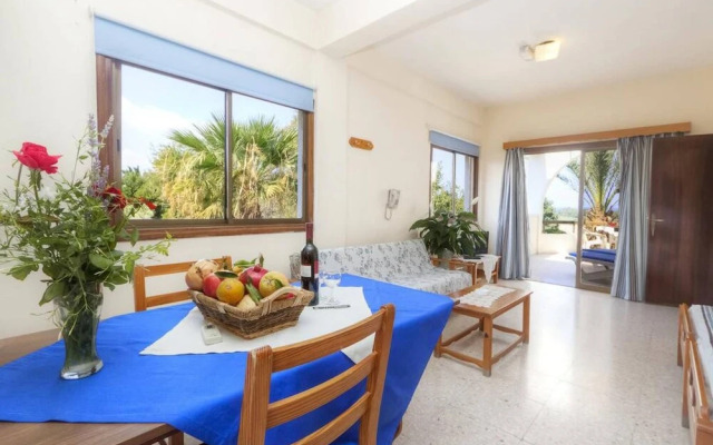 Room-studio in Polis - Just 800 m From t