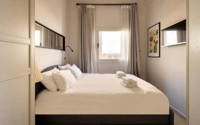 Bauhaus Artistic Haven by Sea N' Rent