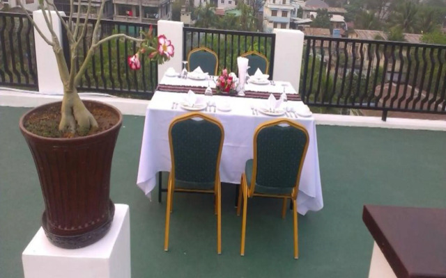 Yadanarpon Dynasty Hotel