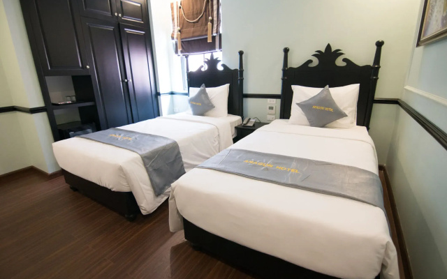 Dragon Hotel