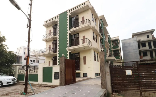 OYO 10759 Hotel Golden Nest