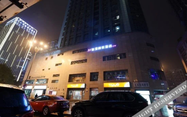 Chongqing Beiouchujian Couple Hotel(Guanyinqiao Pedestrian Street Light Rail Station Store)