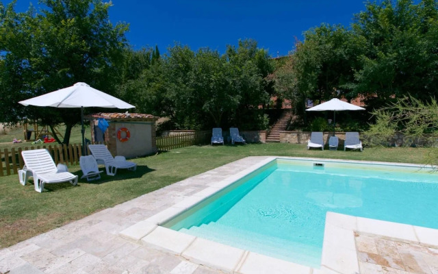 Lovely Farmhouse in Tuscany With Panoramic View