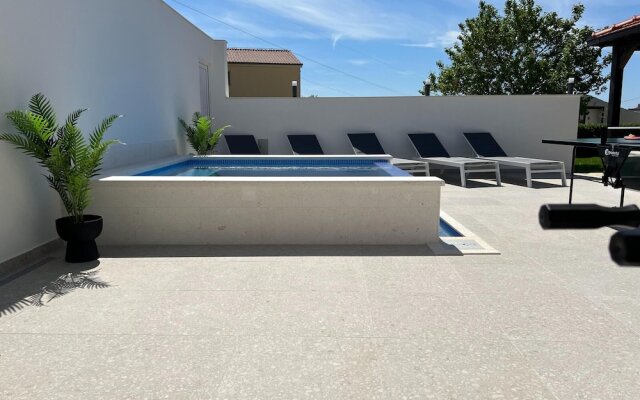 Apartment in Dalmatia near Sea