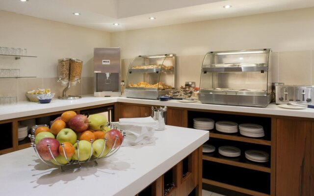 Holiday Inn Express London Gatwick - Crawley by IHG