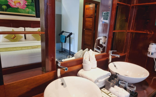 Vid Angkor Boutique