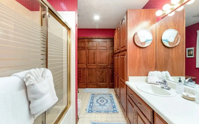 Macmillan Dog-friendly Vacation At Windcliff 4 Bedroom Home by RedAwning