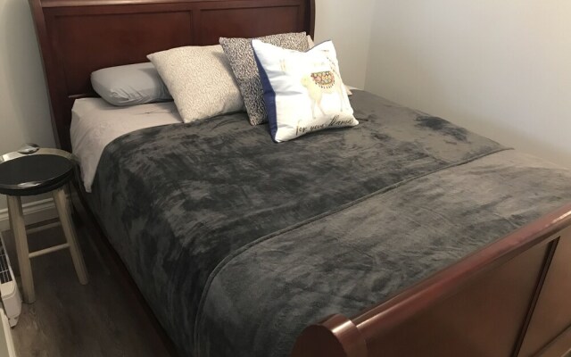 Esther's Place-Carleton Place Downtn Apartment