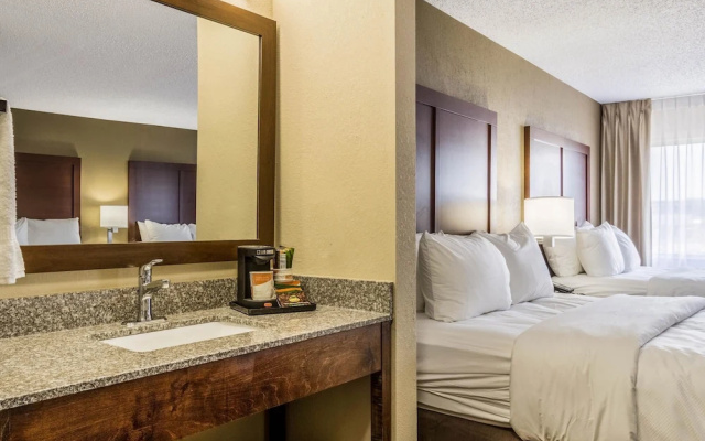 All American Inn & Suites Norwalk
