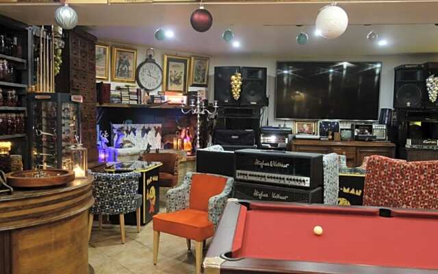 Hostelry Music Repetition