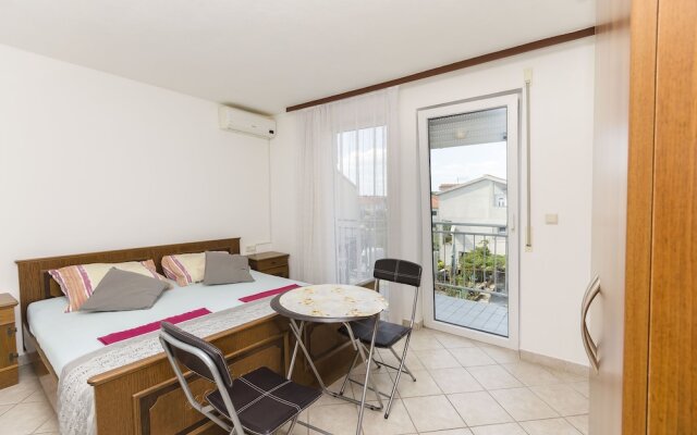 Apartment and Room Ilija