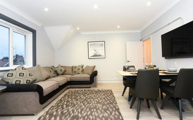 Amazing Apartment near Bournemouth, Poole & Sandbanks - WiFi & Netflix - Newly Renovated! Great Location!