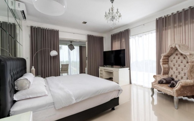 TJ White Villa 670m2 with Private Pool and Outstanding View by GLOBALSTAY